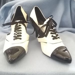Ladies funtasma Oxford style pumps
